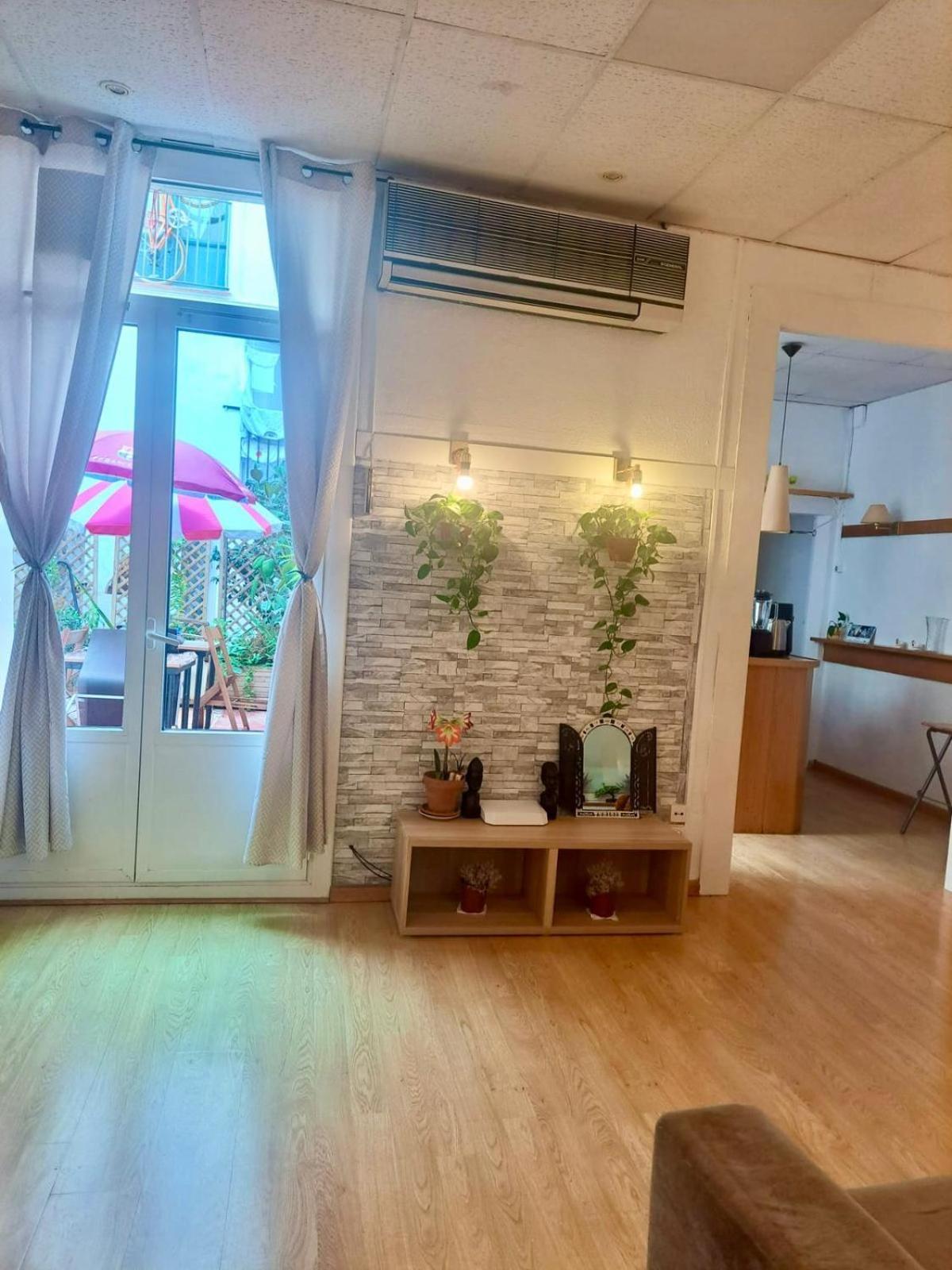 Habitacion Para Grupos Hasta 8 En Plena Rambla De Cataluna Barcelona Exterior photo